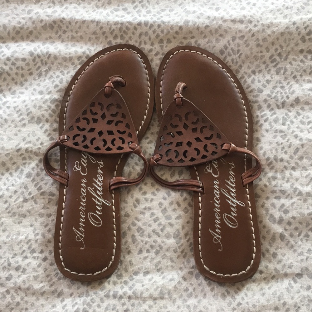 American Eagle flip flops